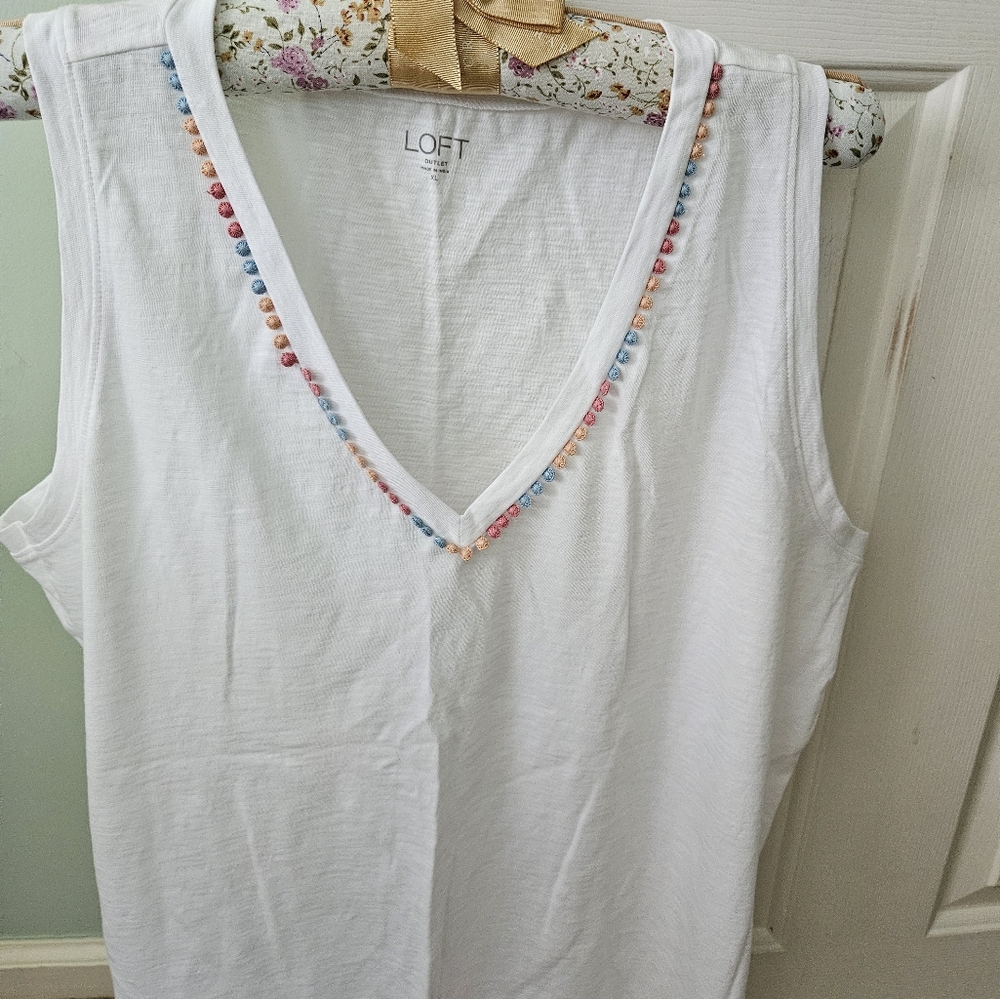 Loft sleeveless top, white with decorative trim at V neck line, size XL
